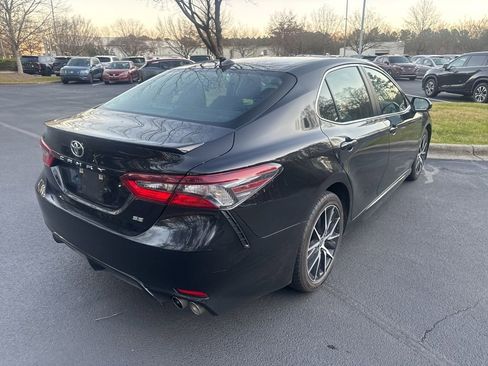 Used 2024 Toyota Camry SE image 16