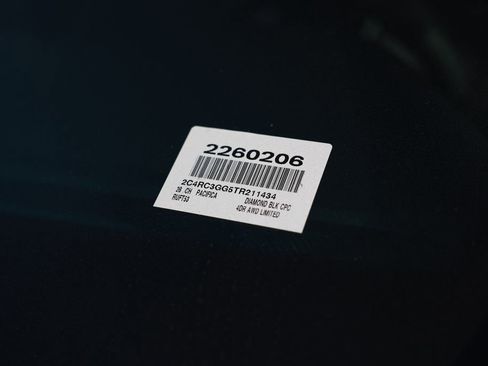 New 2026 Chrysler Pacifica Limited image 38