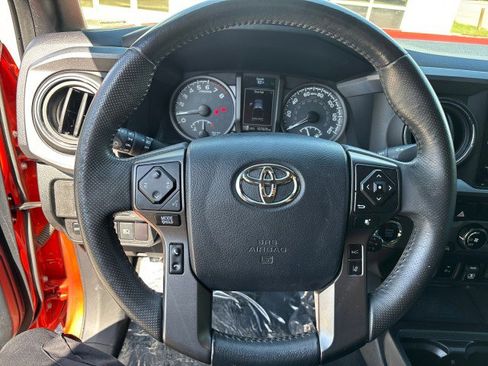 Used 2018 Toyota Tacoma TRD Off-Road image 14