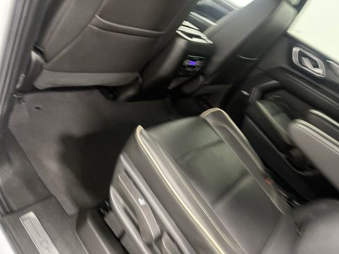 Used 2023 Chevrolet Suburban Premier AWD/4WD image 17