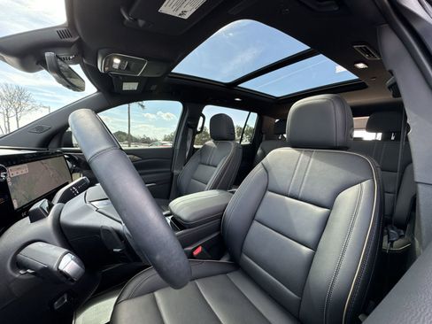 Used 2025 Chevrolet Traverse High Country w/ LPO, Floor Liner Package image 28