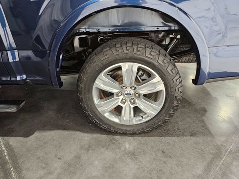 Used 2015 Ford F150 Platinum w/ Equipment Group 701A Luxury AWD/4WD image 46
