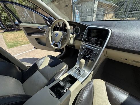 Used 2012 Volvo XC60 T6 AWD/4WD image 24