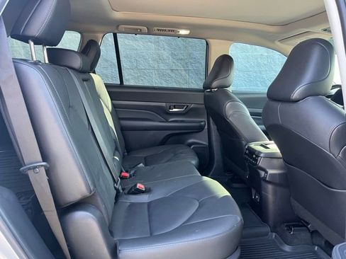 Used 2024 Toyota Grand Highlander Limited image 9