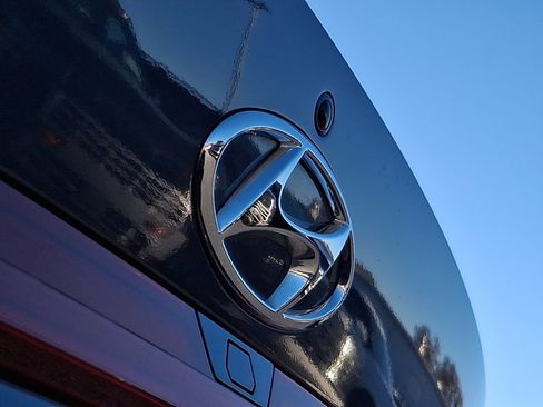 Certified 2023 Hyundai Elantra Limited image 31