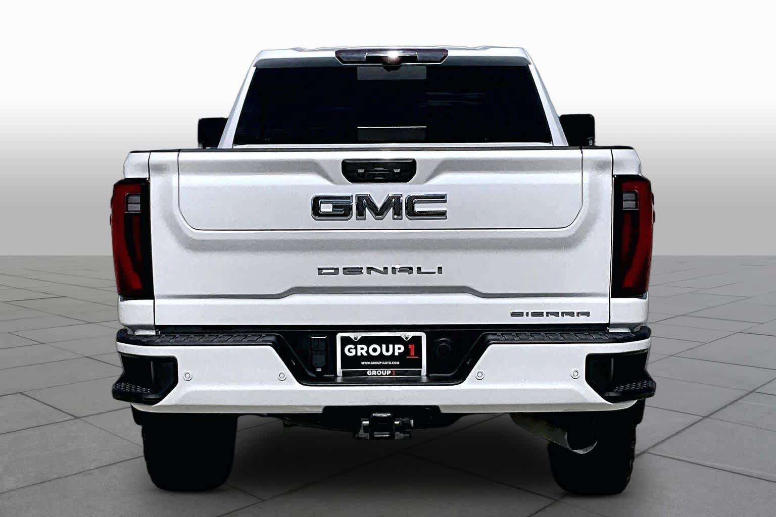 Used 2024 GMC Sierra 2500 Denali w/ Denali Reserve Package AWD/4WD image 5