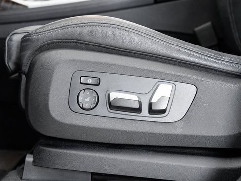 Used 2021 BMW X7 xDrive40i w/ Premium Package image 11