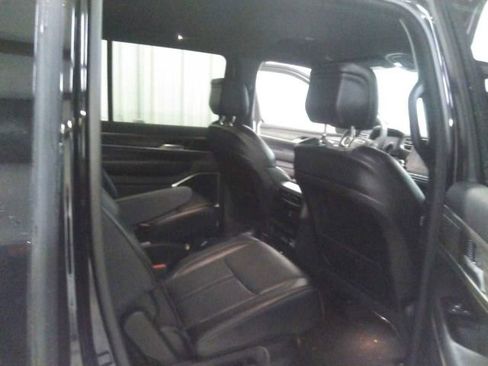 Used 2024 Jeep Wagoneer Series III AWD/4WD image 5
