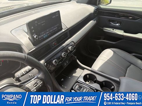 Used 2025 Honda Pilot TrailSport image 28