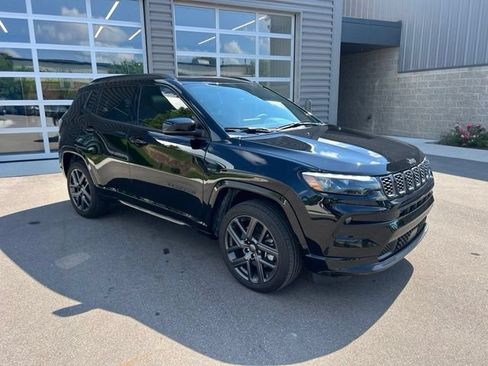 Used 2024 Jeep Compass Limited w/ High Altitude Package AWD/4WD image 3