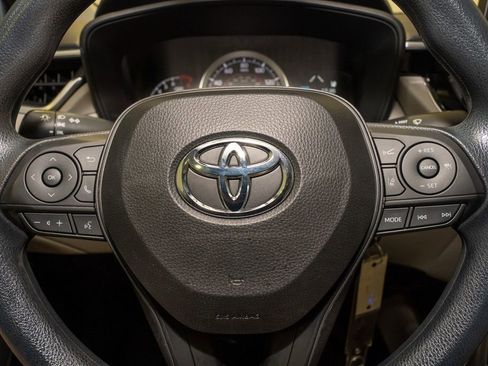 Certified 2022 Toyota Corolla Cross L image 16