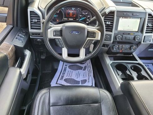 Used 2019 Ford F250 Lariat w/ Chrome Package image 8