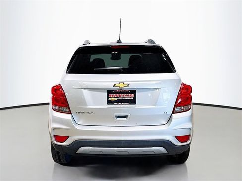 Used 2018 Chevrolet Trax LT w/ LT Convenience Package image 7