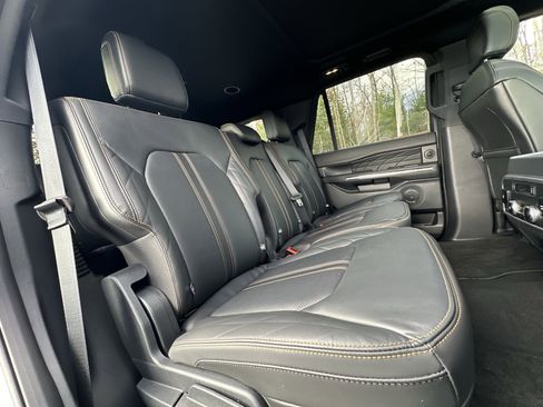 Used 2024 Ford Expedition Platinum image 35