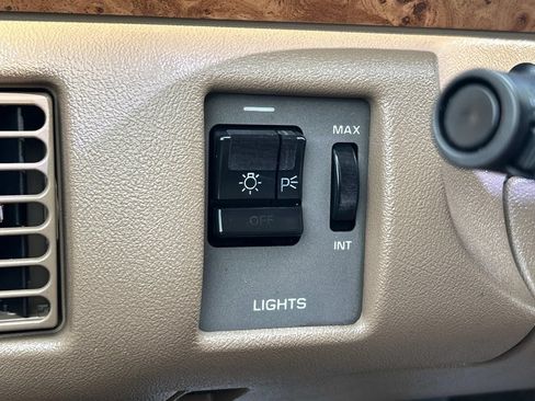 Used 1993 Chevrolet Caprice Classic RWD image 36