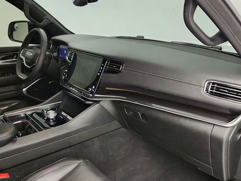 Used 2023 Jeep Wagoneer 4WD w/ Premium Group I image 24