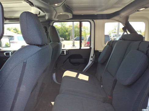 Certified 2024 Jeep Wrangler Unlimited w/ Technology Group AWD/4WD image 17