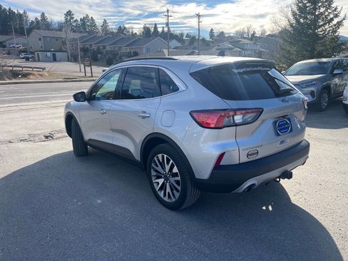 Used 2020 Ford Escape Titanium image 4