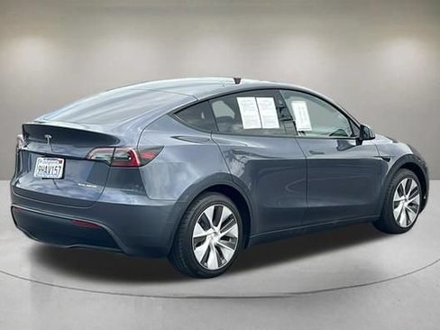Used 2023 Tesla Model Y Long Range AWD/4WD image 5