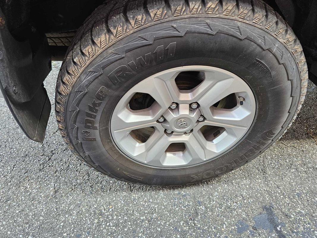 Used 2014 Toyota 4Runner SR5 AWD/4WD image 7