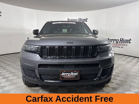 Used 2023 Jeep Grand Cherokee L Laredo image 3