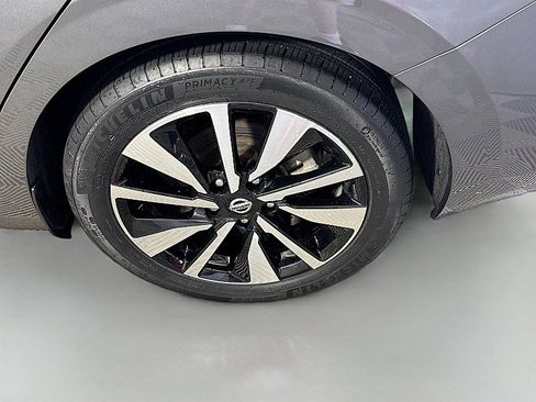Used 2023 Nissan Sentra SV w/ SV Premium Package FWD image 30