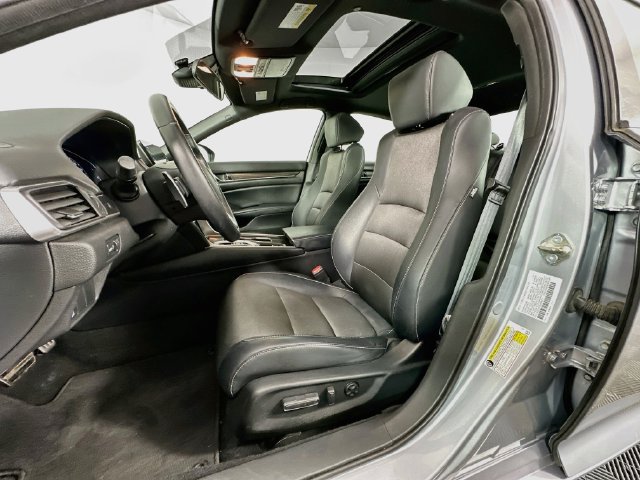 Used 2018 Honda Accord Sport image 4