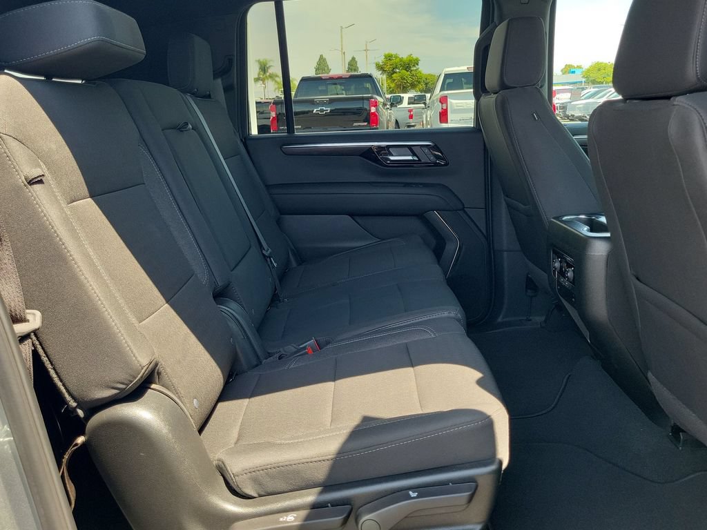 Used 2026 Chevrolet Suburban LS RWD image 26