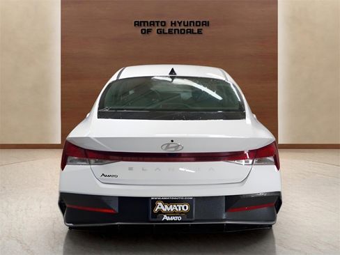 Used 2024 Hyundai Elantra SEL image 4