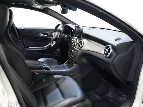 Used 2015 Mercedes-Benz CLA 250 image 34