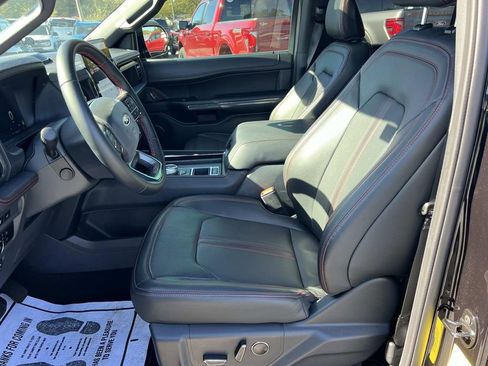 Used 2024 Ford Expedition Limited image 9