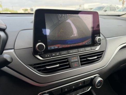 Certified 2025 Nissan Altima 2.5 SR image 19