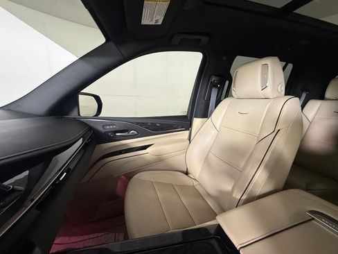 Used 2023 Cadillac Escalade Premium Luxury AWD/4WD image 18