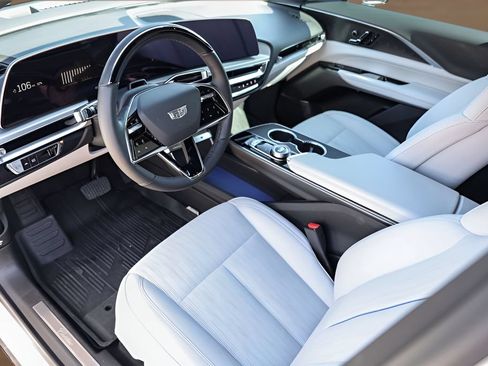 Certified 2026 Cadillac Lyriq Luxury w/ LPO, Floor Liner Package AWD/4WD image 9