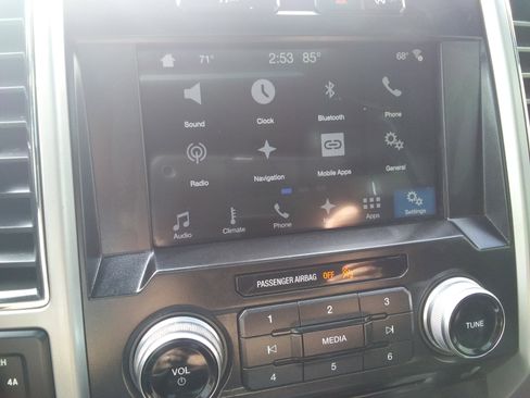 Used 2017 Ford F150 Lariat w/ Equipment Group 502A Luxury image 28