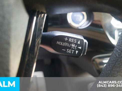 Used 2022 Toyota Prius LE FWD image 32