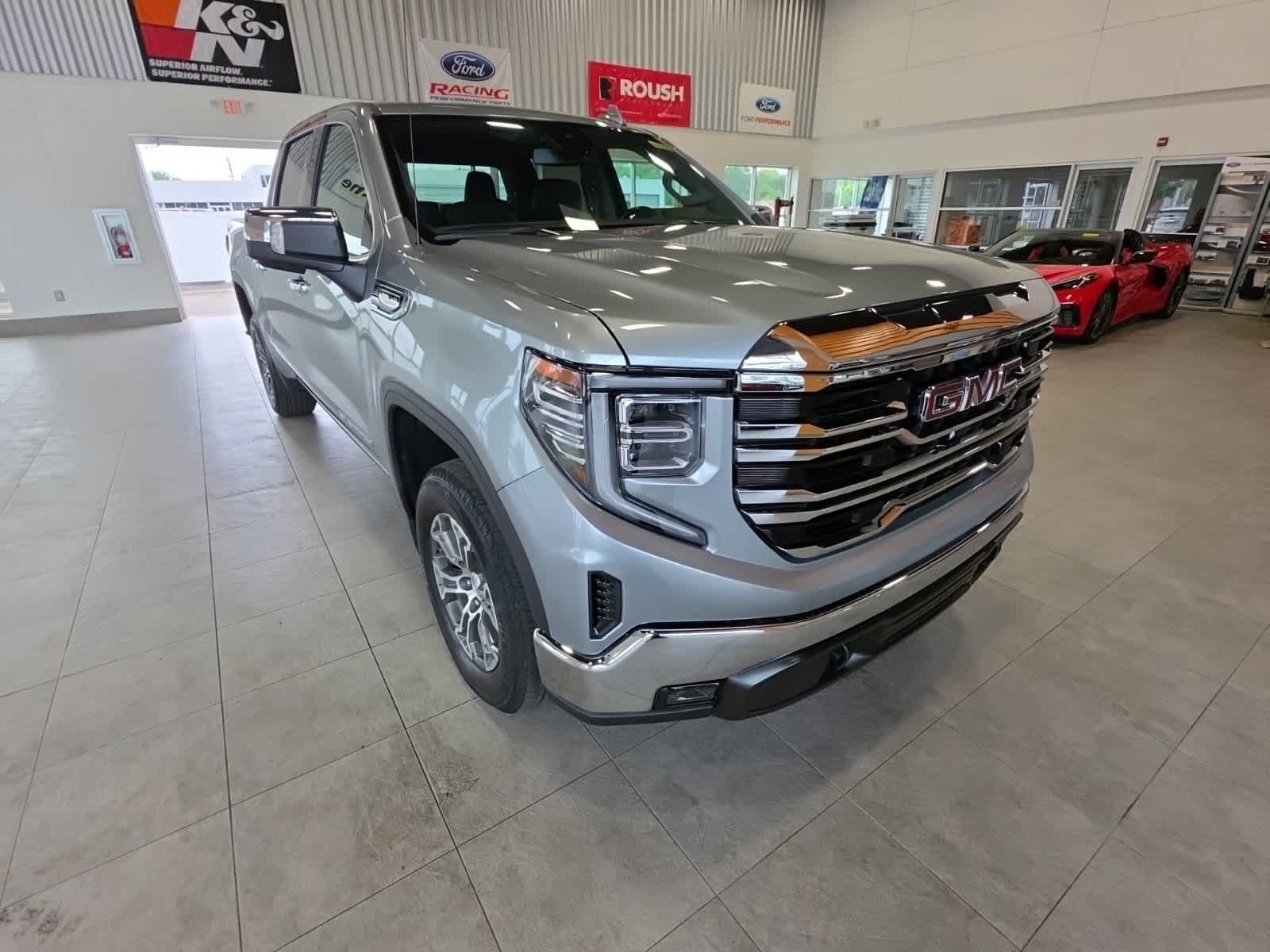Used 2025 GMC Sierra 1500 SLT AWD/4WD image 6