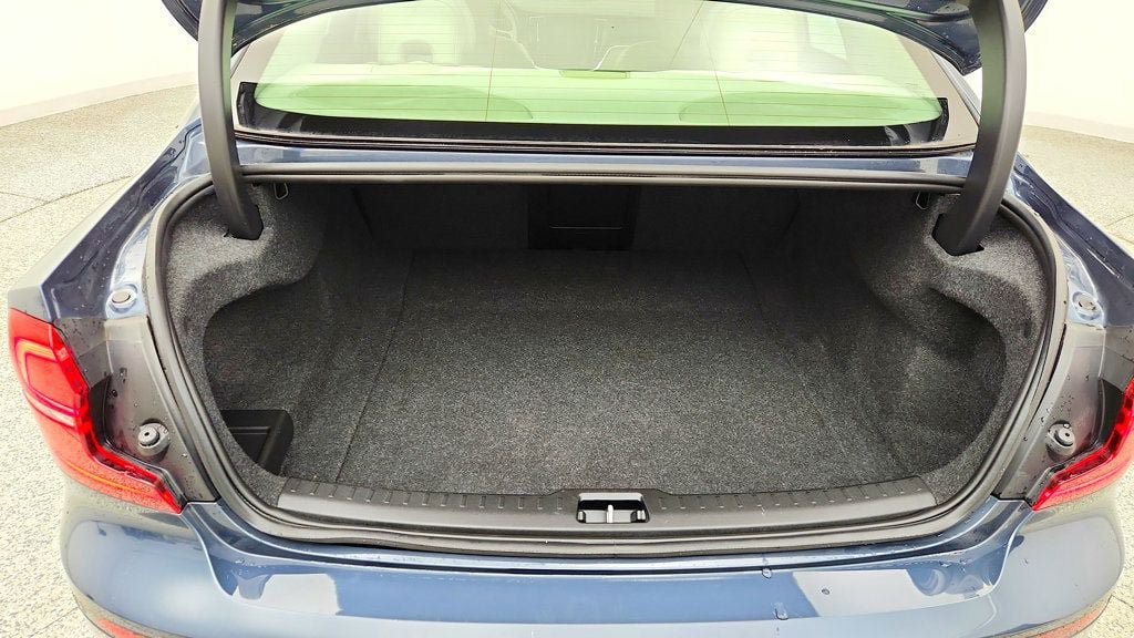 Used 2021 Volvo S60 T5 Momentum FWD image 19