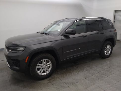 Used 2023 Jeep Grand Cherokee Laredo w/ Luxury Tech Group I RWD image 2