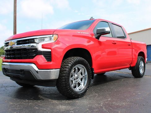 Used 2024 Chevrolet Silverado 1500 LT AWD/4WD image 12