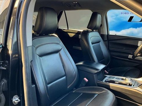 Used 2021 Ford Explorer XLT w/ Equipment Group 202A image 7