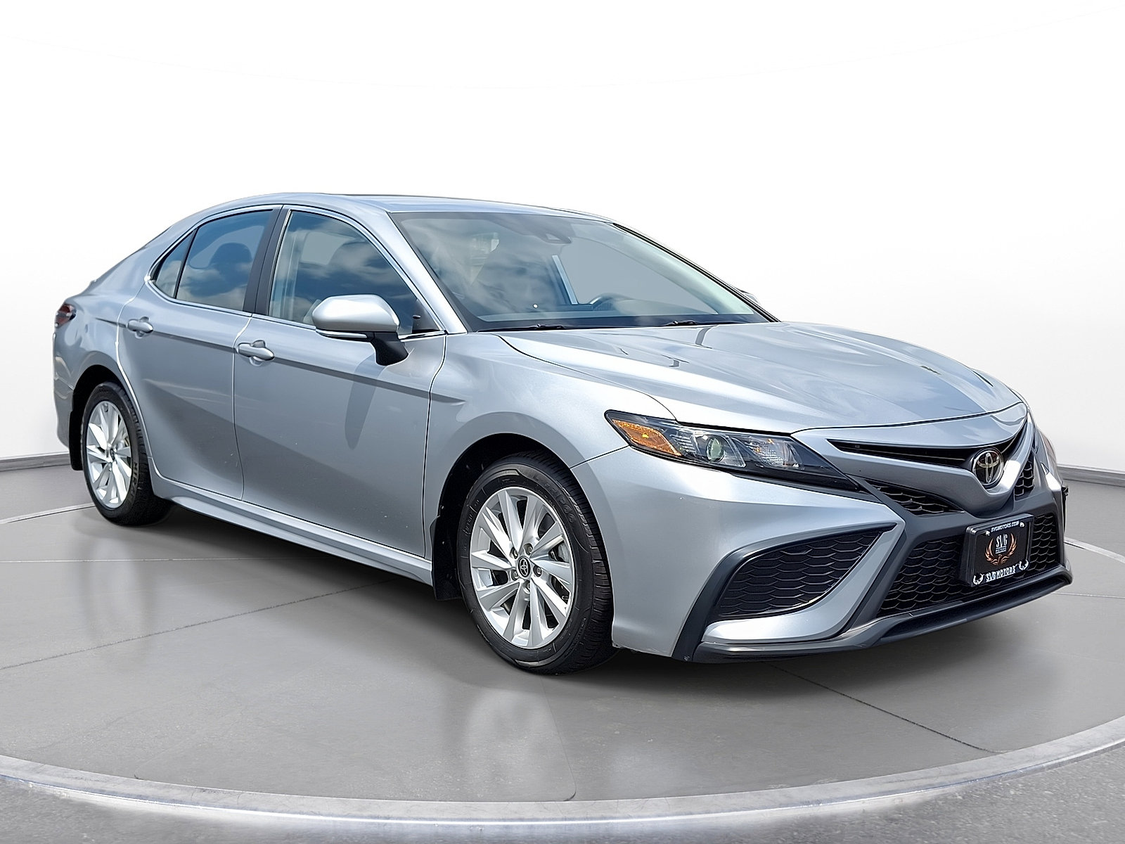 Used 2024 Toyota Camry SE FWD image 1