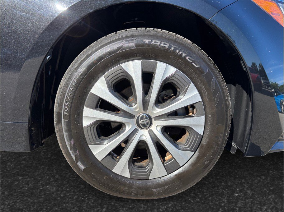 Used 2022 Toyota Corolla LE FWD image 13