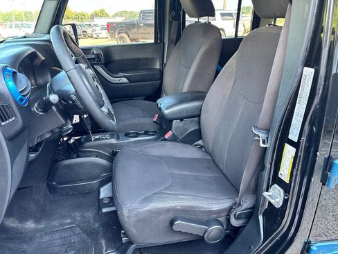 Used 2017 Jeep Wrangler Unlimited Sport w/ Quick Order Package 24S AWD/4WD image 19