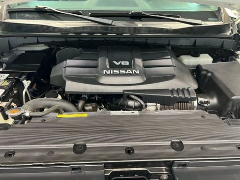 Used 2018 Nissan Titan SV w/ SV Convenience Package image 11