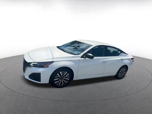 Used 2025 Nissan Altima 2.5 SV FWD image 8