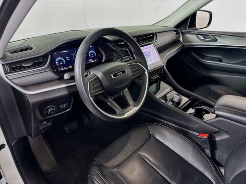 Used 2023 Jeep Grand Cherokee Limited AWD/4WD image 9