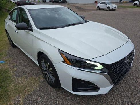 Used 2025 Nissan Altima 2.5 SV FWD image 7