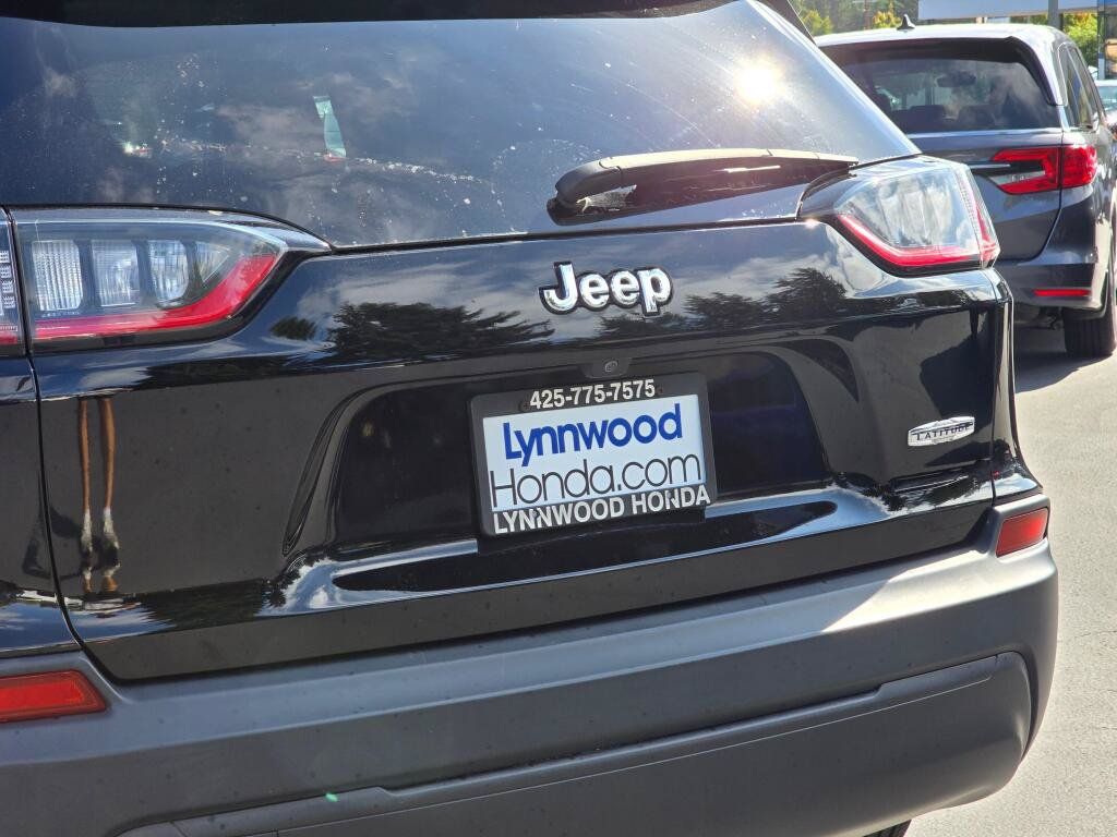 Used 2019 Jeep Cherokee Latitude w/ Cold Weather Group FWD image 13