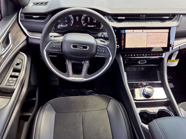 New 2027 Jeep Grand Cherokee Altitude RWD image 13